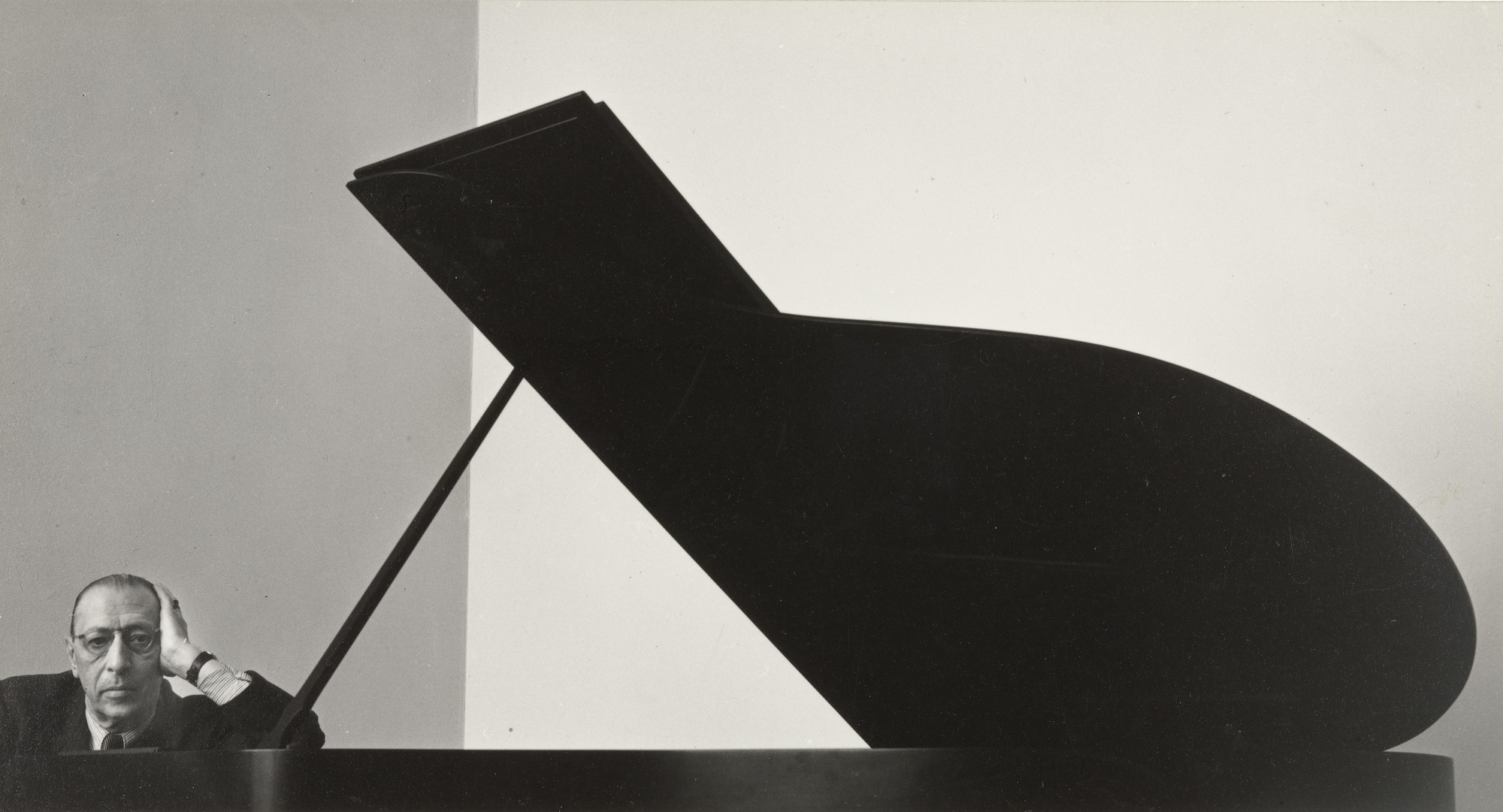 Igor_Stravinsky_by_Arnold_Newman